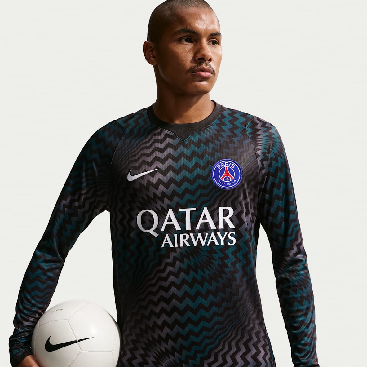 Paris Saint-Germain Long Sleeve Shirts. Nike CA